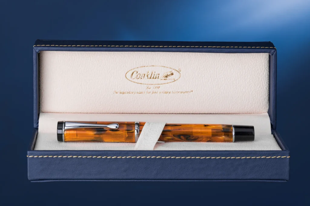 Refined product photo of a fountain pen displayed in a presentation box